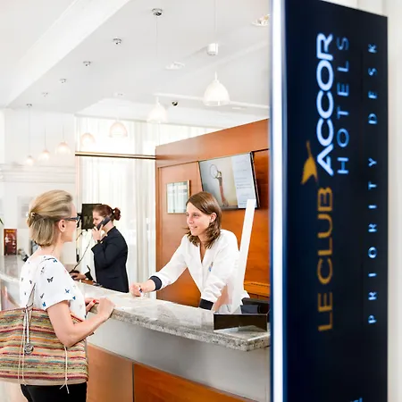 فندق Moevenpick Centre 4*