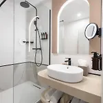 Moevenpick Centre מלון