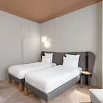 Hotel Moevenpick Centre 4*