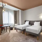 Moevenpick Centre מלון