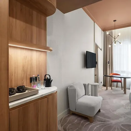 Hotel Moevenpick Centre 4*