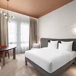 Hotel Moevenpick Centre 4*