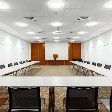 Отель Moevenpick Centre 4*