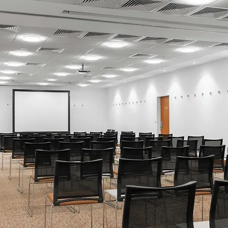 ホテル Moevenpick Centre
