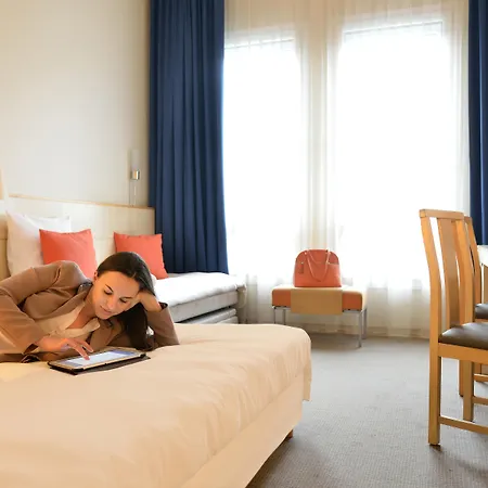 Hotel Moevenpick Centre 4*