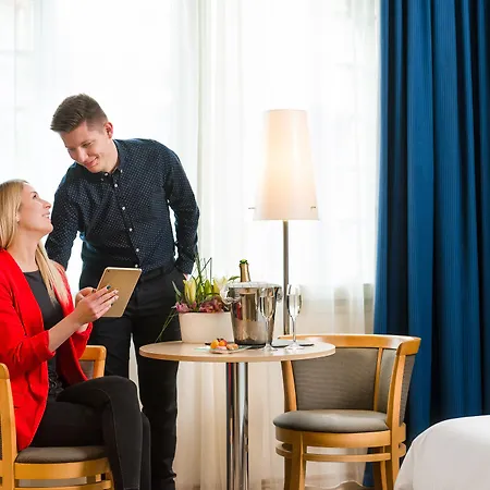 Hotel Moevenpick Centre 4*