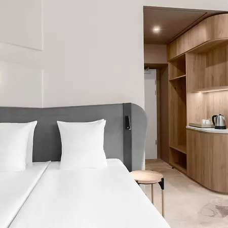 Hotel Moevenpick Centre 4*