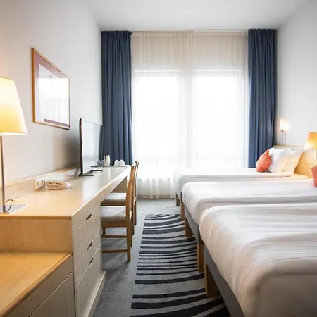 מלון Moevenpick Centre 4*