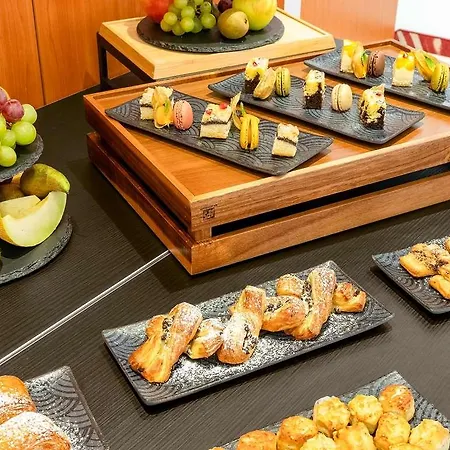 Hotel Moevenpick Centre 4*
