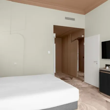Hotel Moevenpick Centre 4*