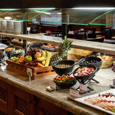 Moevenpick Centre מלון