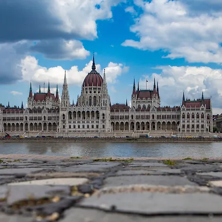 Moevenpick Centre מלון