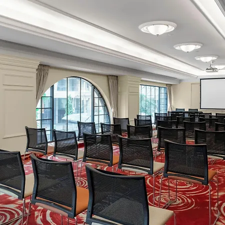 Moevenpick Centre מלון