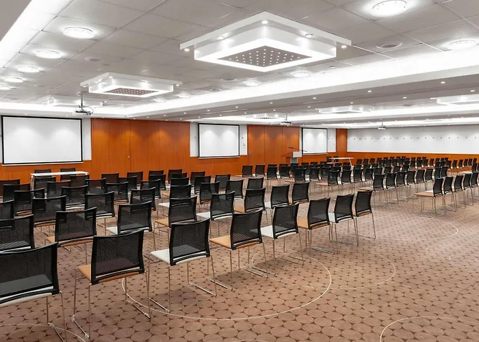 호텔 Moevenpick Centre 4*